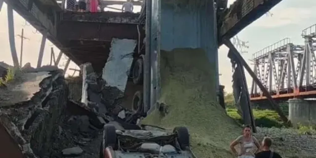 И кто же это сделал?: На Украине рухнул мост, соединяющий с 4 странами ЕС