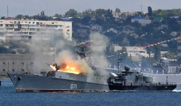 В Севастополе состоялся Парад кораблей и Военно-спортивный праздник в честь Дня Военно-Морского Флота России