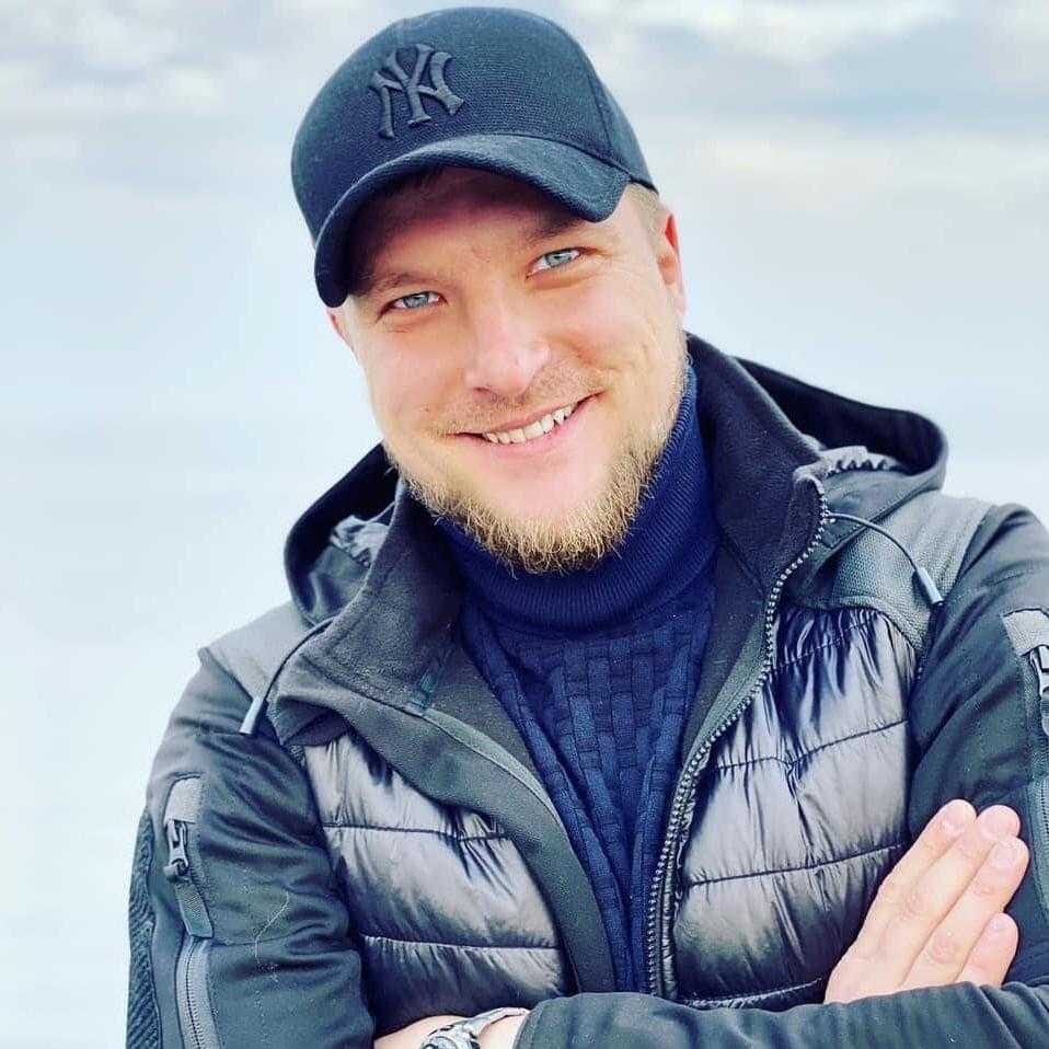 Погребиский плеснул зеленкой в Волошина. Тот двинул обидчику в глаз