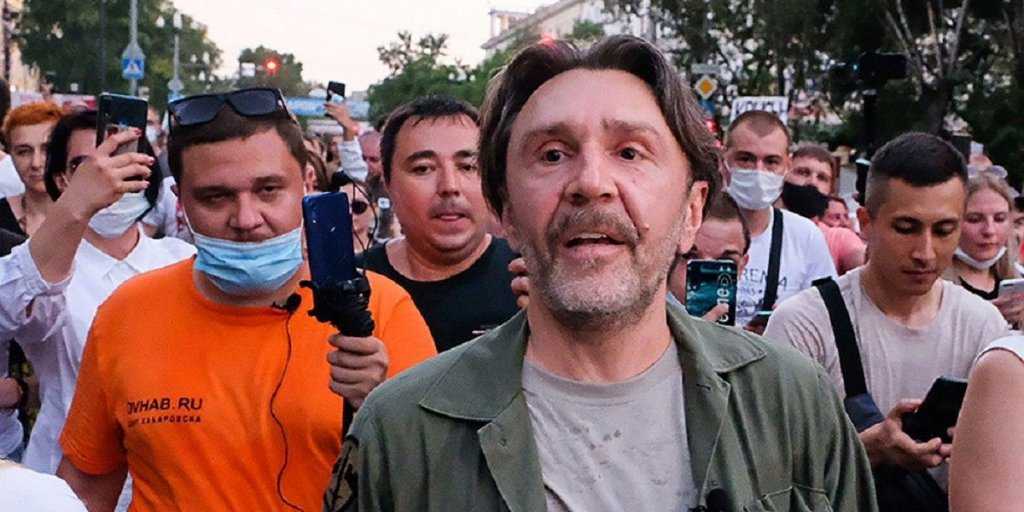 «Если Навальный умрет, надо валить». Шнуров и Бузова осудили Кремль
