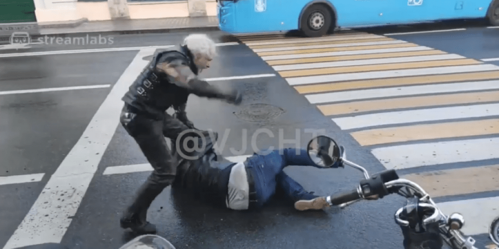 В центре Москвы избили блогера
