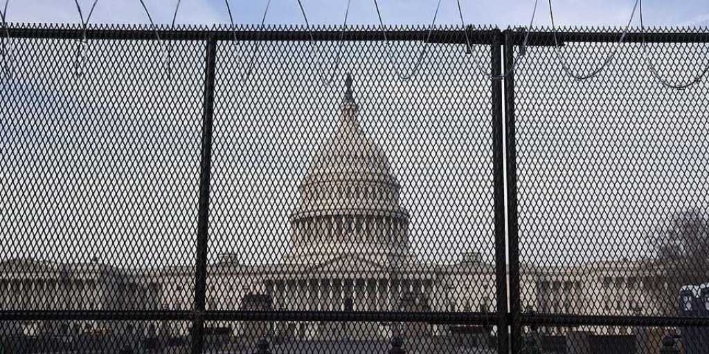 США застыли в одном шаге от тотальной тирании?
