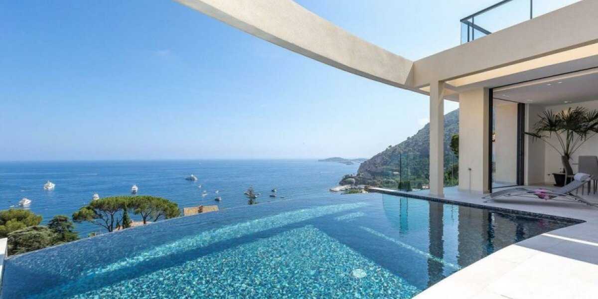 Хорошая вилла на Ривьере в обмен на Беларусь. Джон Болтон предлагает купить Александра Лукашенко?