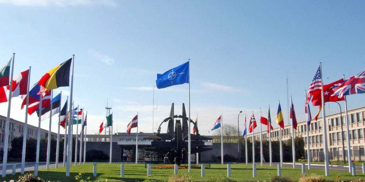 Бывший генсек НАТО Робертсон рассказал о напугавшей поляков шутке Путина про &laquo;Дом Советов&raquo;