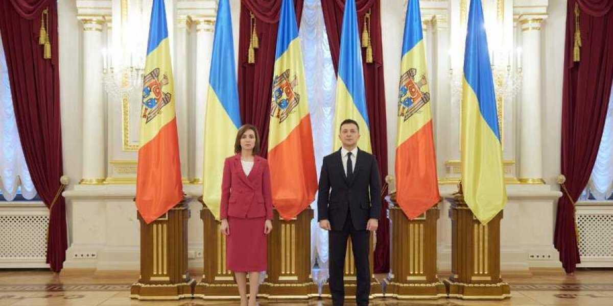 Молдавия упрямо идет по пути Украины. Запрет советских фильмов, георгиевской ленты и новостей из России