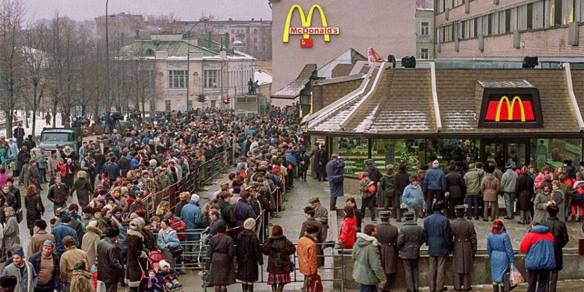 Западные компании уходят, а вместе с ними и эпоха либерализма