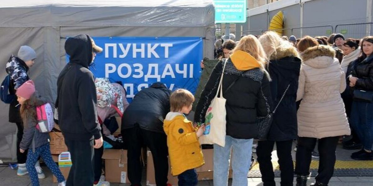 Сейчас очень выгодно на Украине перевозить людей и грузы в Европу и обратно,везут всё