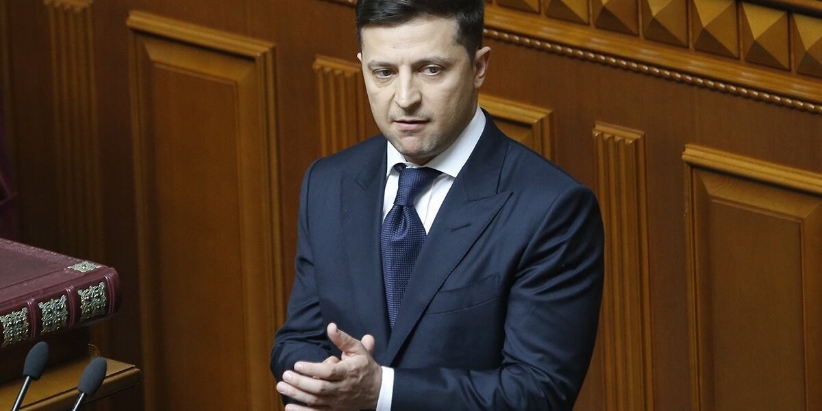 Украина против всего мира. Зеленский жалуется, что все его толкают на выполнение требований Москвы