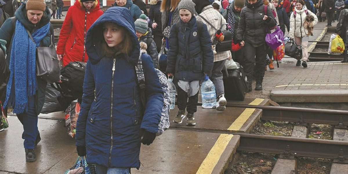 Сейчас очень выгодно на Украине перевозить людей и грузы в Европу и обратно,везут всё