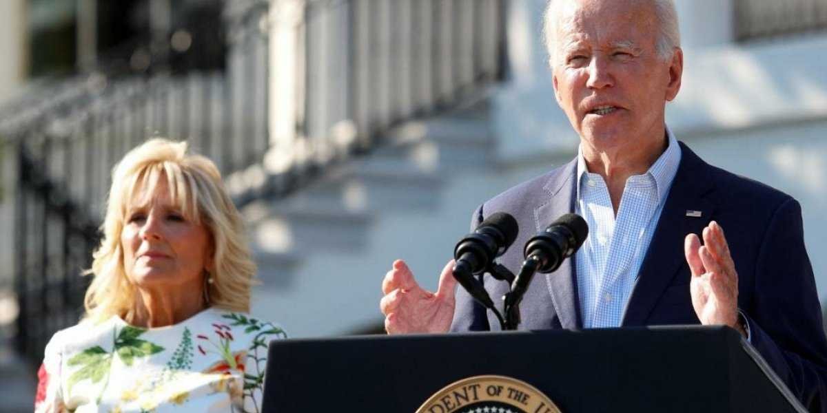 На Западе поняли что РФ не отступит на Украине и   Д.Трамп предлагает решить этот  конфликт  заключением сделки, вместо поставок оружия