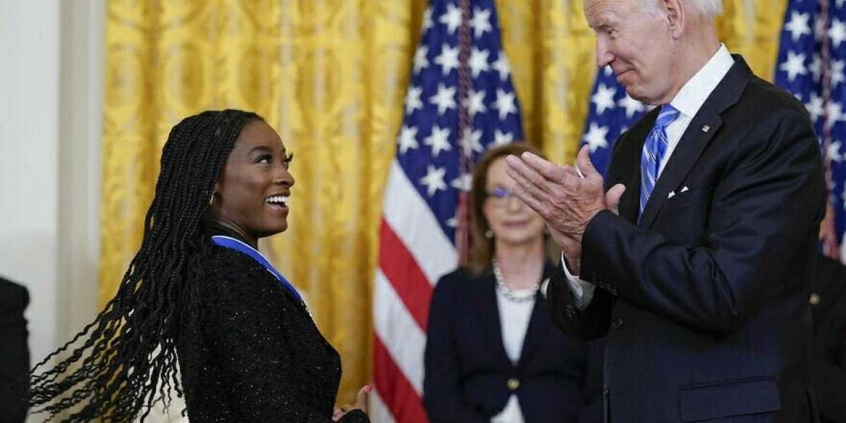 На Западе поняли что РФ не отступит на Украине и   Д.Трамп предлагает решить этот  конфликт  заключением сделки, вместо поставок оружия