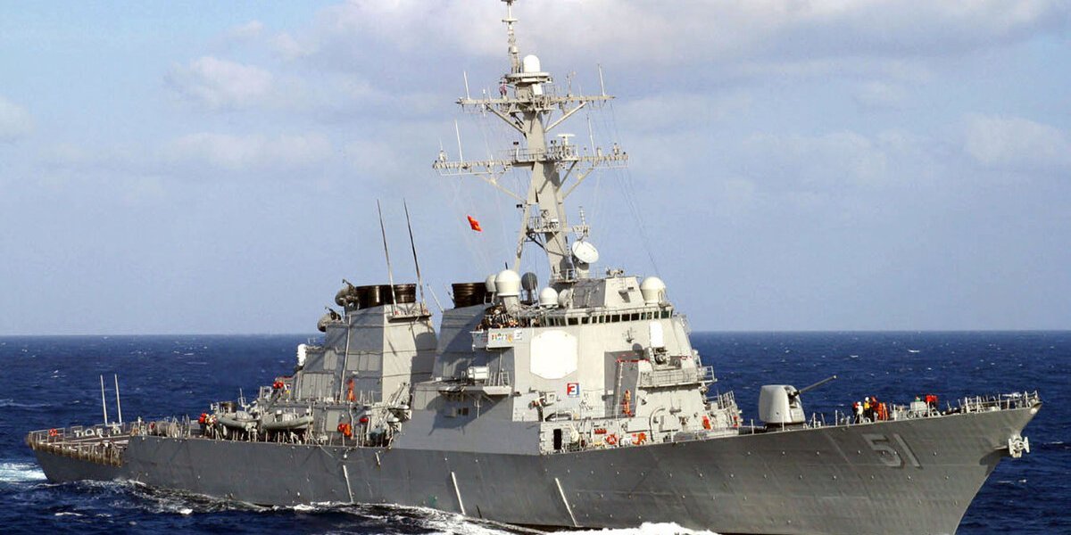 Эсминец США с 56 «Томагавками» на борту встал в 299 км от Санкт-Петербурга Эсминец США с 56 «Томагавками» на борту встал в 299 км от Санкт-Петербурга