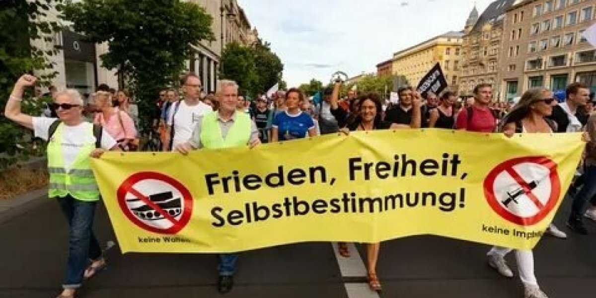 Немцы надеются на Россию и выходят с лозунгами: Спаси нас, Путин