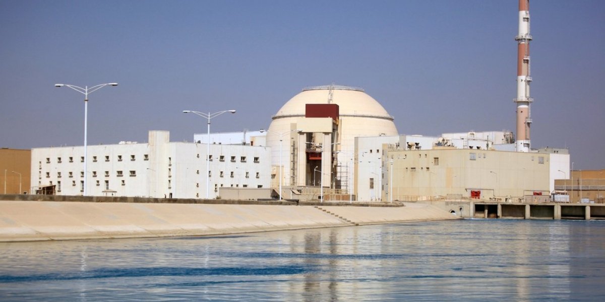 Россия создает союз с Ираном и развивает сотрудничество в разных сферах. Британию и США это начало беспокоить