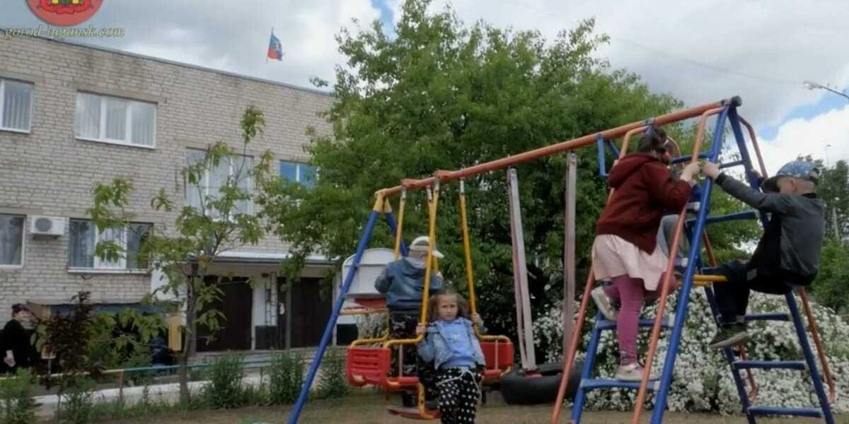 Следователи СК РФ передали гуманитарную помощь в детские дома Луганска