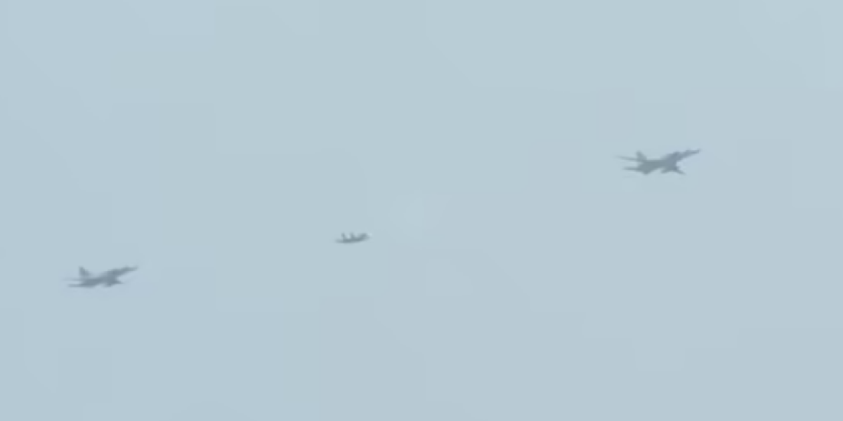 Всплыли удивительные подробности учебной атаки ВКС на авианосец Queen Elizabeth. Ветераны Су-24 навели переполох на флагмане Royal Navy