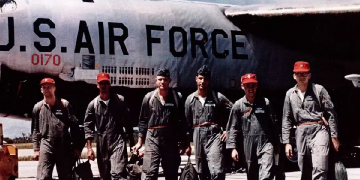 «Горит как Б-52». Прошло ровно полвека с момента самого крупного послевоенного провала американских ВВС, «чёрной ночи» для «Стратокрепости»