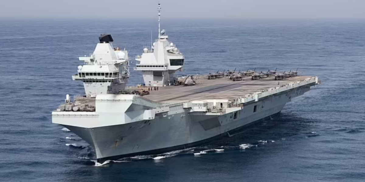 Всплыли удивительные подробности учебной атаки ВКС на авианосец Queen Elizabeth. Ветераны Су-24 навели переполох на флагмане Royal Navy