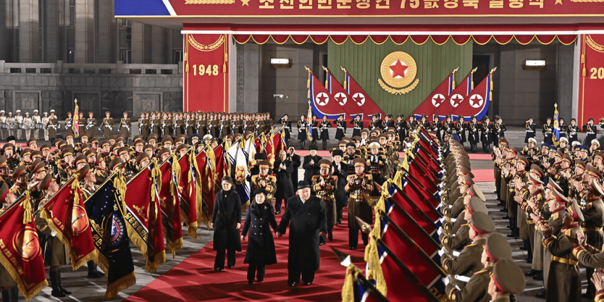 Северная Корея показала рекордное количество ядерных ракет на военном параде. Комментарии пользователей