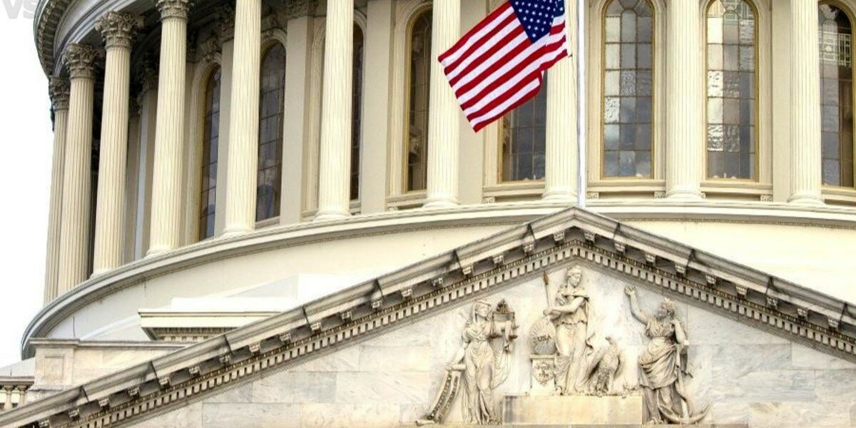 Бизнесмена Олега Дерипаску обложили со всех сторон. Стремительно нищающий миллиардер согласился дать денег государству, но при одном условии