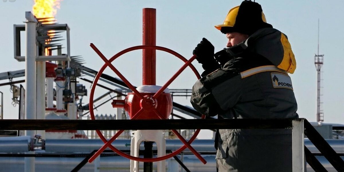 Россия ответила США и их союзникам на установленный потолок цен на нефтепродукты, в эффективности которого усомнился даже МВФ