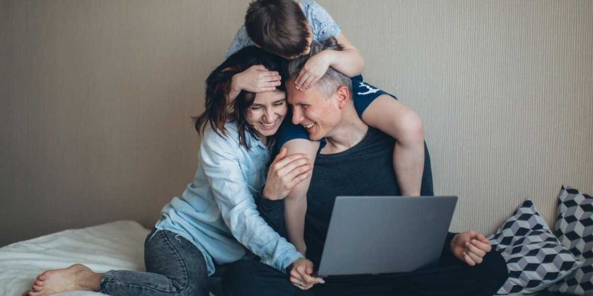 Изменения в переводе пенсии с 1 мая: на скольк оподнимут, новые ожидания льготникам, пенсионерам и семьям с детьми, индексация выплат на региональном уровне, введение единой даты выплат на детей, выплаты Героям России и Героям Труда