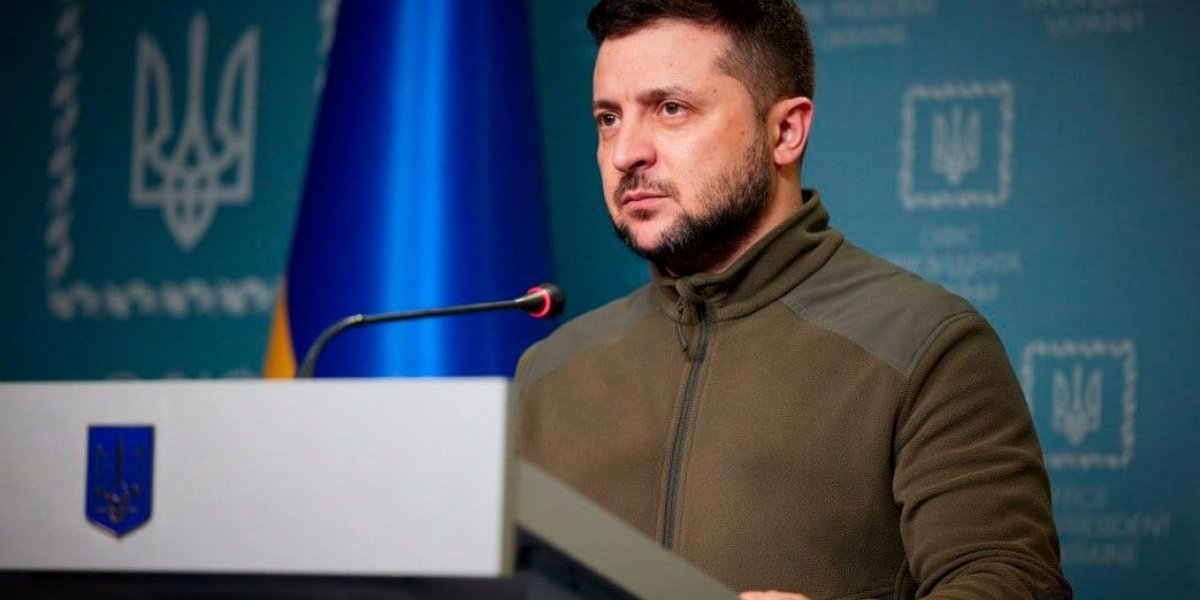Следят везде и за всеми: американист Рогулев рассказал, как ЦРУ контролирует каждый шаг Зеленского