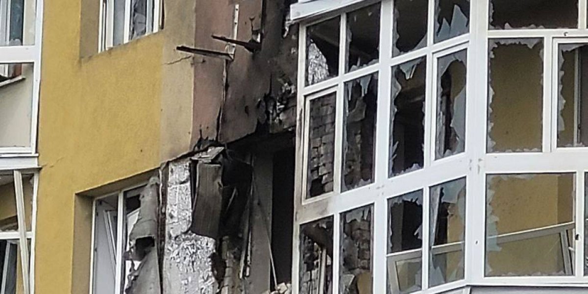 В Воронеже беспилотник со взрывчаткой врезался в жилой дом — пострадали 2 человека, есть следы взрыва и повреждений, последние новости, фото и видео с места события 9 июня