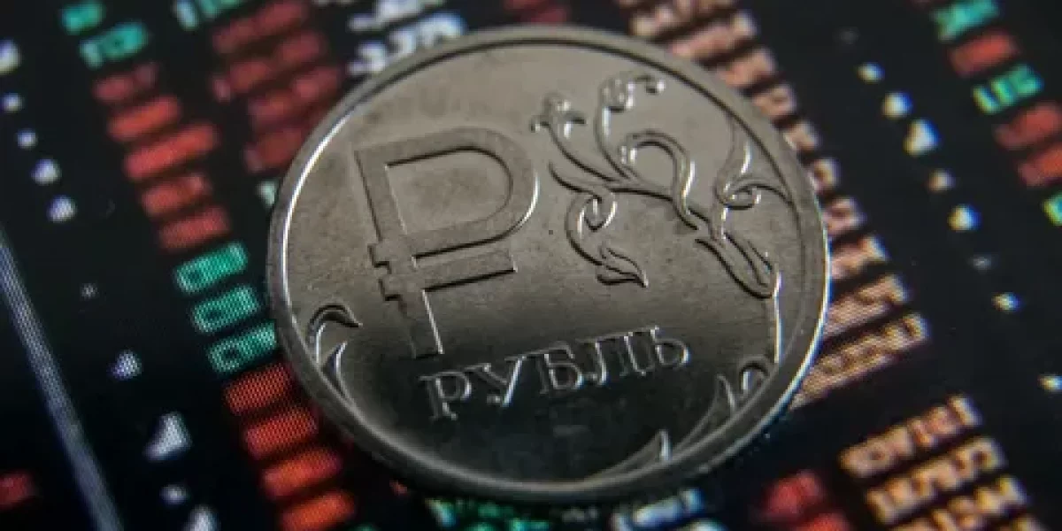 Официальный курс доллара на 15.06.2023: рубль продолжает падение, в ближайшие дни доллар будет варьироваться на отметке 82-85 рублей, как будет вести себя доллар — мнения и прогнозы аналитков
