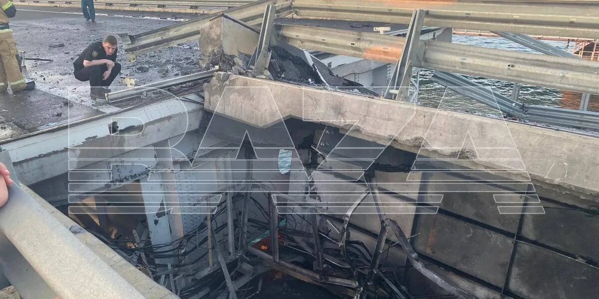 ЧП на Крымском мосту: Украина намекнула на свою причастность &mdash; первые кадры с места происшествия