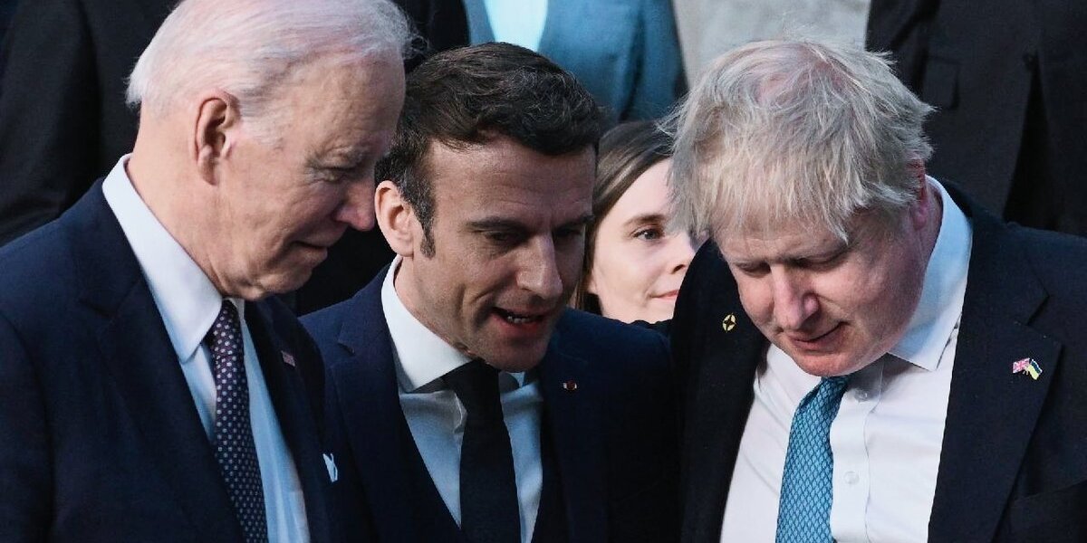 Зеленский предупреждает Запад, что если Украину бросят, у них ещё есть миллионы беженцев в ЕС