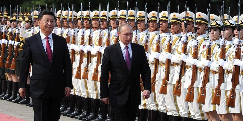 «Путин получил от Китая все»: Хазин объяснил, почему теперь Россию ждет светлое будущее