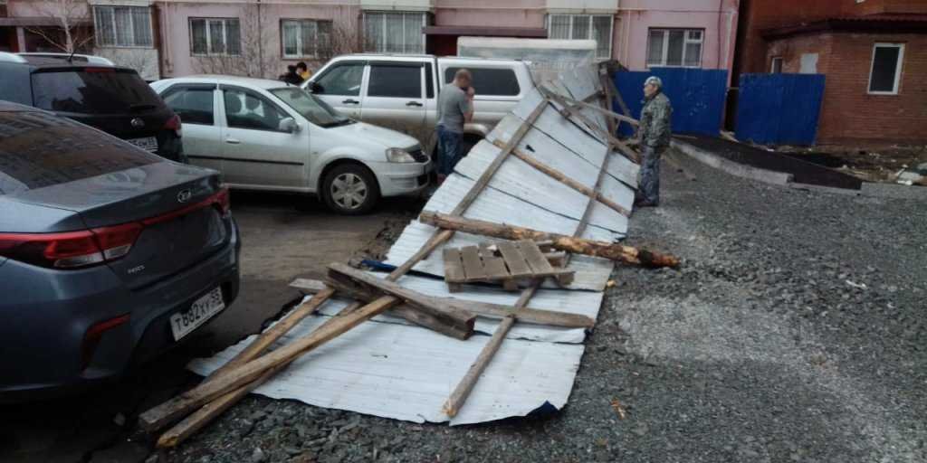 Мощный ураган обрушился на города Сибири: двое погибших, пять пострадавших