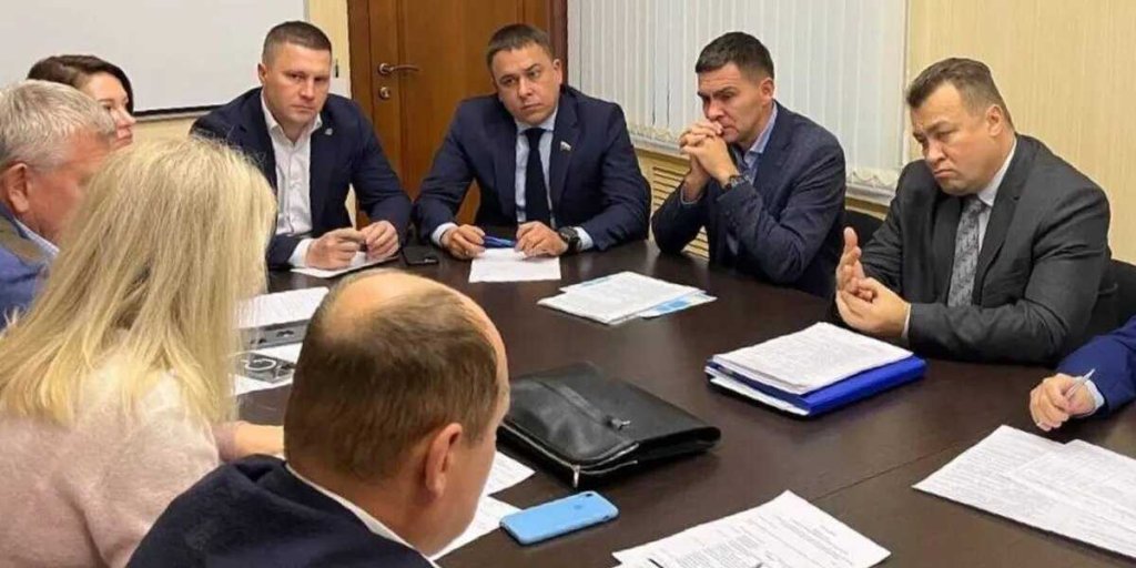 В Госдуме предложили сократить рабочую неделю на час