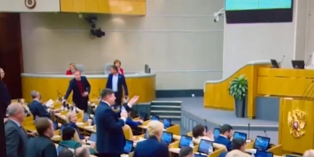 В Госдуме депутаты устроили скандал и покинули зал заседаний в 16:45 из-за слишком «длинного» трудового дня