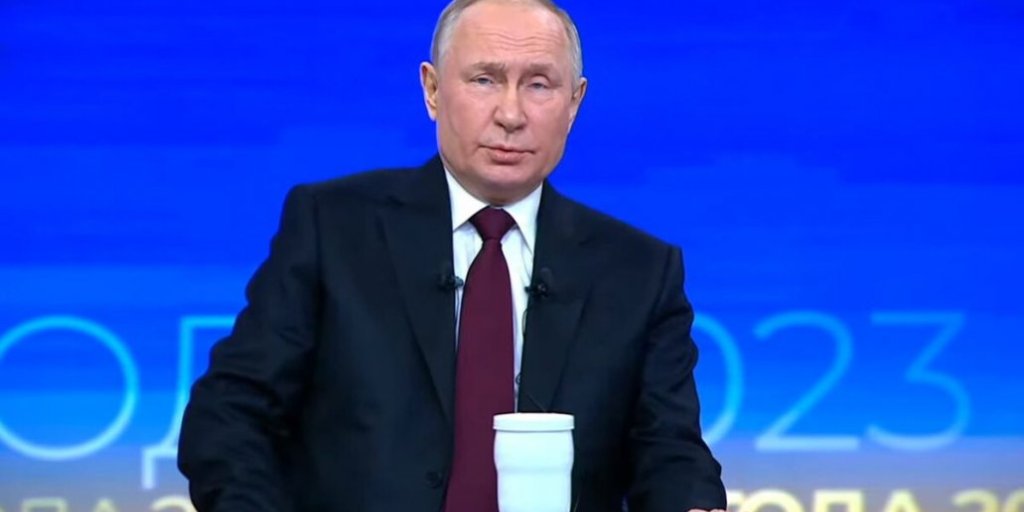 Мигранты поджигают елки и требуют отменить празднование Нового года. Наглость гостей просто зашкаливает