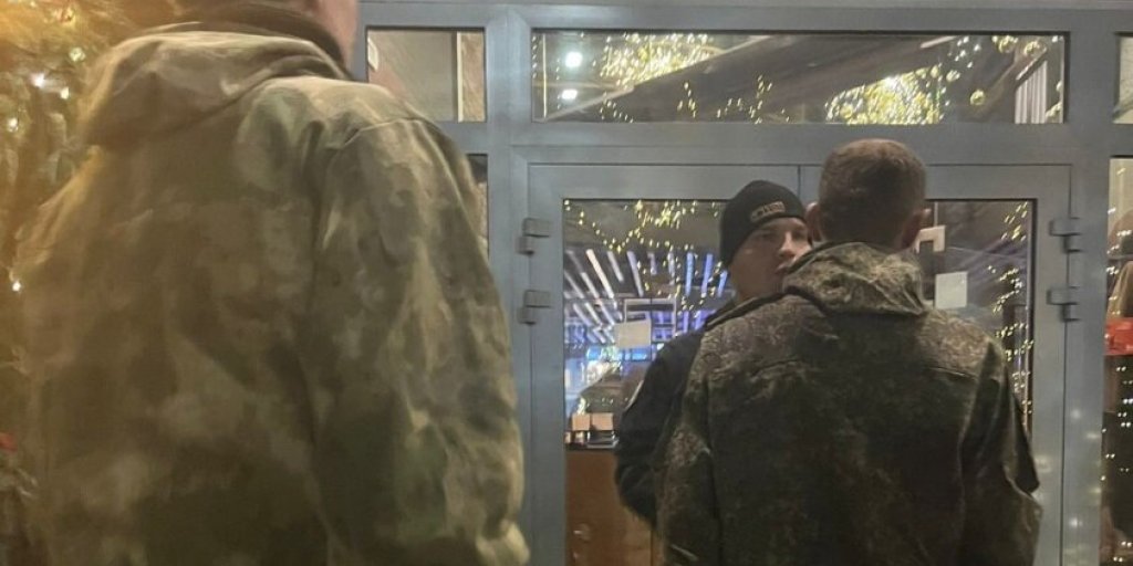 «Вам здесь официально не рады»: по всей России вводятся запреты для бойцов СВО на посещение кафе и ресторанов
