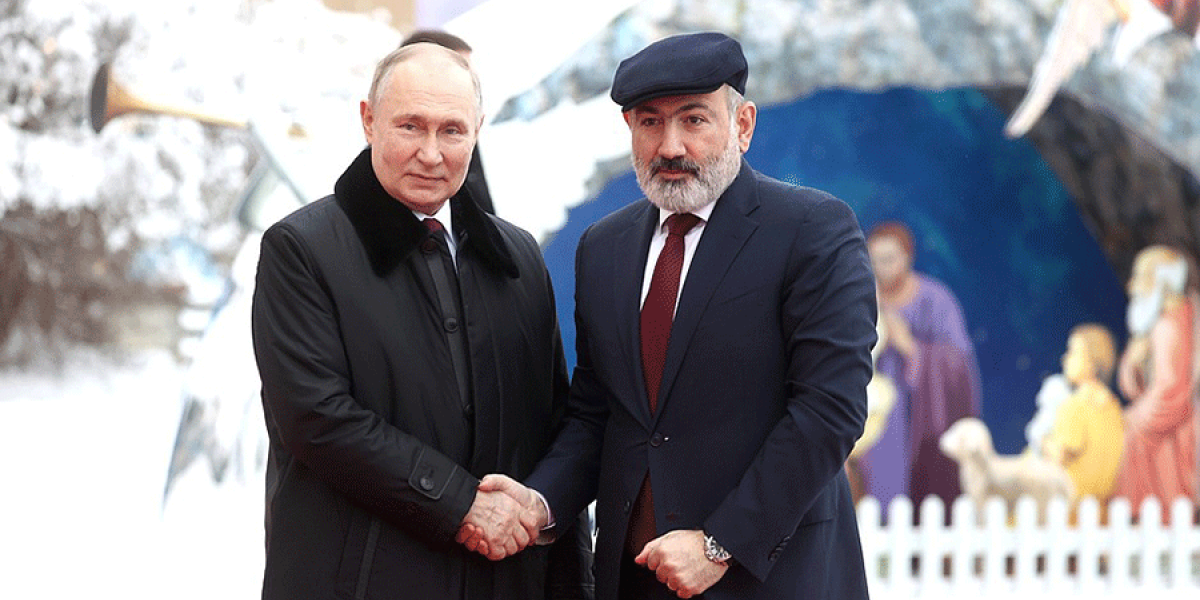 Акценты рукопожатий на встрече лидеров СНГ в Санкт-Петербурге