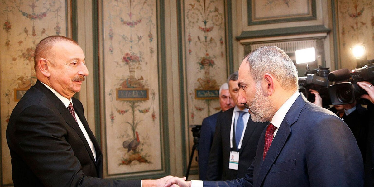 Акценты рукопожатий на встрече лидеров СНГ в Санкт-Петербурге