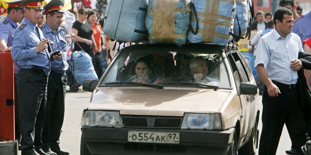 Новые факты в нападении мигрантов на полицейских в ТЦ «Садовод» — на рынке действует целое подполье. Ситуация становится устрашающей