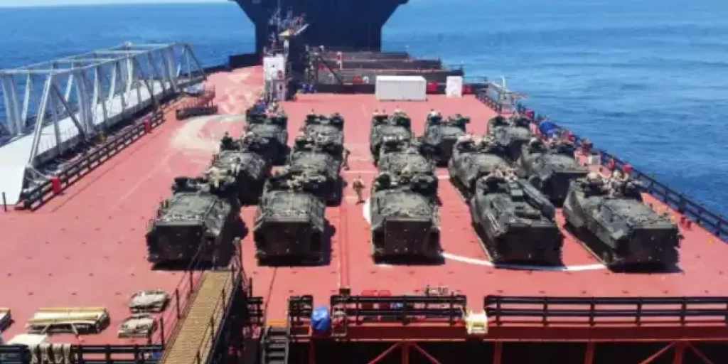 Грузят контейнеры круглосуточно: «Заброшенный» порт КНДР выпустил суда-призраки в сторону РФ