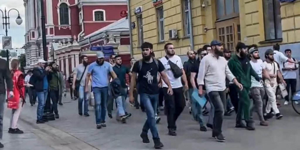 «Выстрелы, избитые полицейские и обезумевшая толпа»: Мигранты в Москве открыто саботируют требования Путина