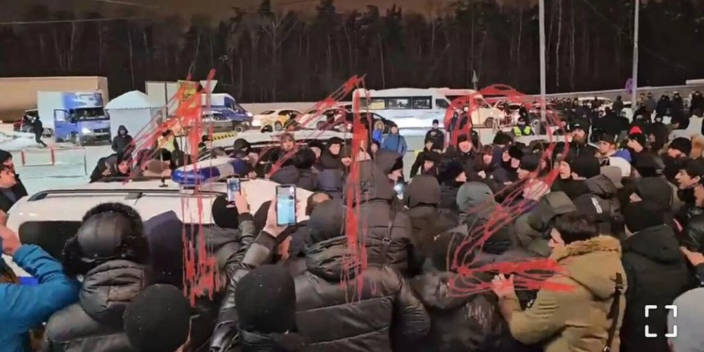 «Выстрелы, избитые полицейские и обезумевшая толпа»: Мигранты в Москве открыто саботируют требования Путина