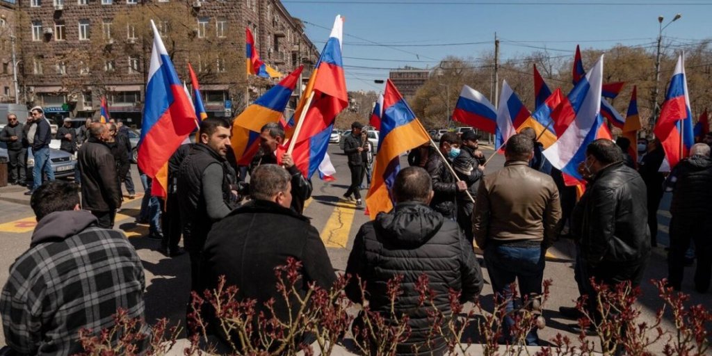 Пашинян доигрался в многовекторность. Россия может депортировать в Армению 300 тысяч армян, полностью уничтожив экономику республики