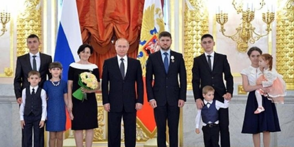 «Элита – те, кто служат России». В послании Путина увидели «запуск революции снизу»