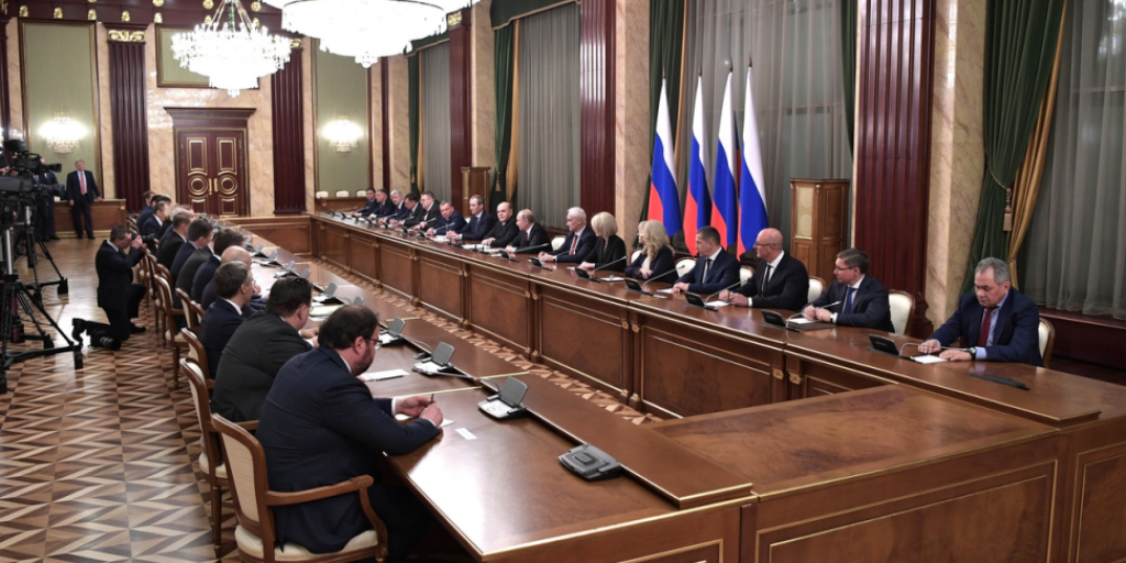 Любимчик Путина рвется к власти? Последняя информация о громких перестановках в правительстве РФ