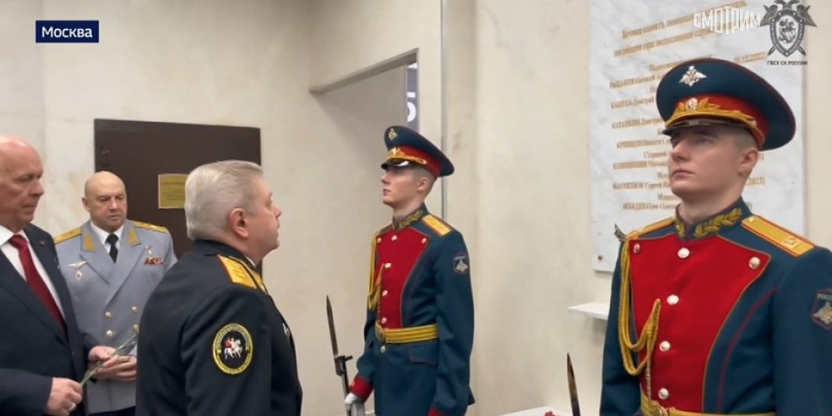 Камера засняла генерала Суровикина в Москве. Вернулся? &laquo;Армагедоныча очень не хватает&raquo;